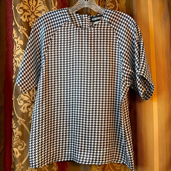 Short Sleeve Size Small Ladies blouse - Back/White - Picture 1 of 7